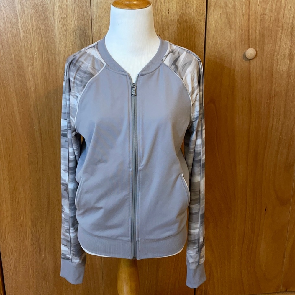 Under Armour Zip up